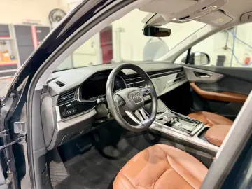 AUDI Q7 50 TDI quattro basis