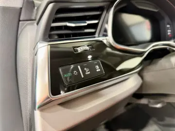 AUDI Q7 50 TDI quattro basis