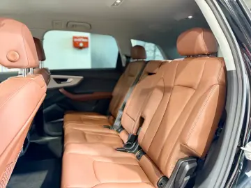 AUDI Q7 50 TDI quattro basis