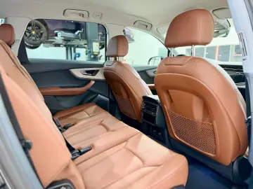 AUDI Q7 50 TDI quattro basis