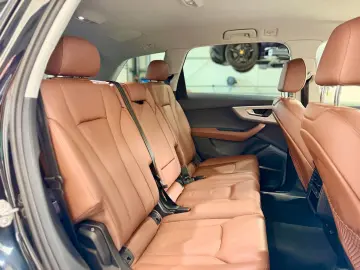 AUDI Q7 50 TDI quattro basis