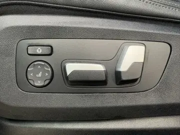 BMW X5 xDrive30d xLine ACC LASER STANDH PANO HiFi