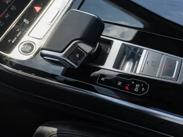 Audi A8 L 60 TFSI V8 QUATTRO