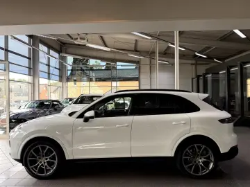 PORSCHE Cayenne 3.0 V6  Pano Approved 04.29 Vierradlenk.