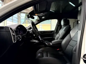 PORSCHE Cayenne 3.0 V6  Pano Approved 04.29 Vierradlenk.