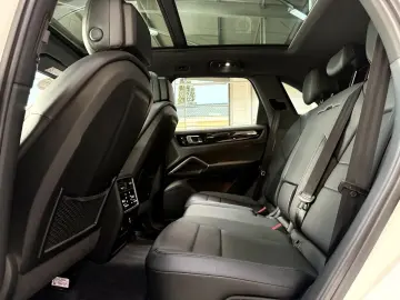 PORSCHE Cayenne 3.0 V6  Pano Approved 04.29 Vierradlenk.