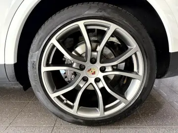 PORSCHE Cayenne 3.0 V6  Pano Approved 04.29 Vierradlenk.
