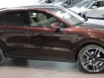 PORSCHE Cayenne Coupe E-Hybrid Platinum Edition Pano LED