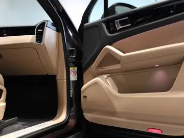 PORSCHE Cayenne Coupe E-Hybrid Platinum Edition Pano LED