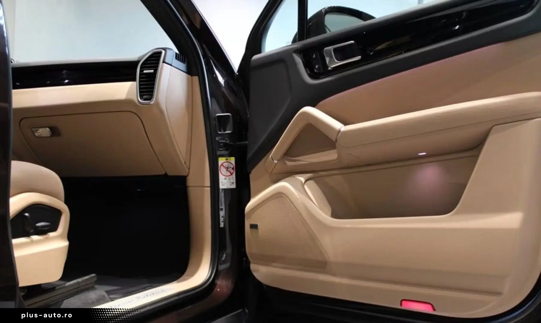PORSCHE Cayenne Coupe E-Hybrid Platinum Edition Pano LED