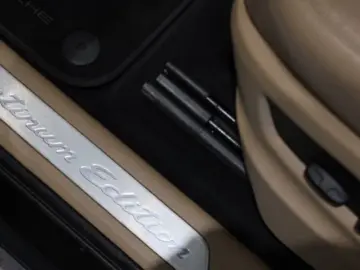 PORSCHE Cayenne Coupe E-Hybrid Platinum Edition Pano LED