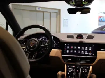 PORSCHE Cayenne Coupe E-Hybrid Platinum Edition Pano LED