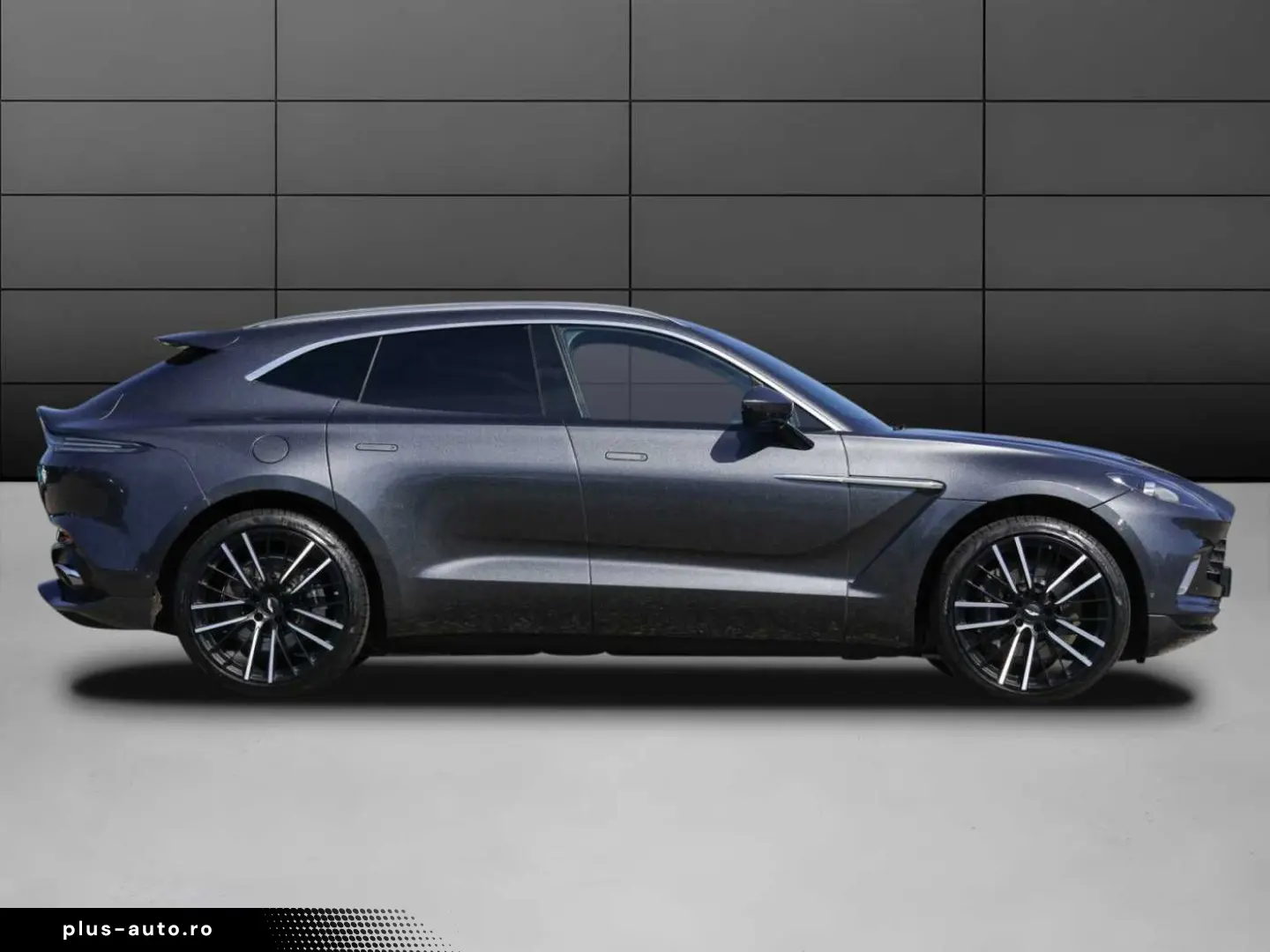 ASTON MARTIN DBX 550