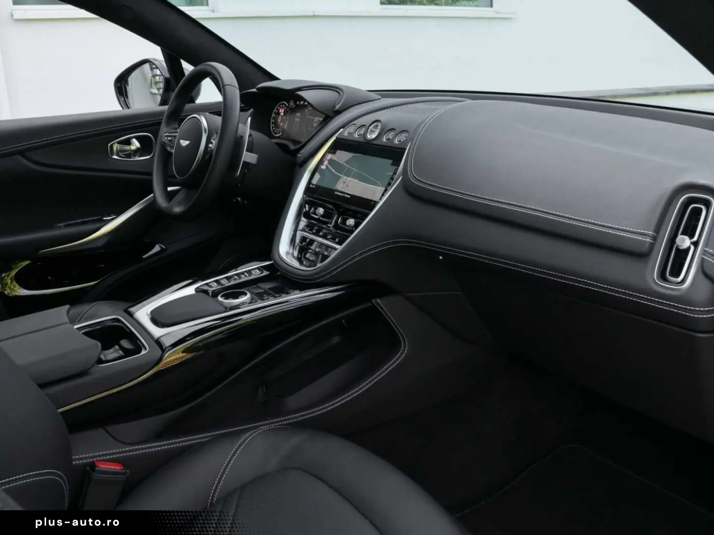 ASTON MARTIN DBX 550