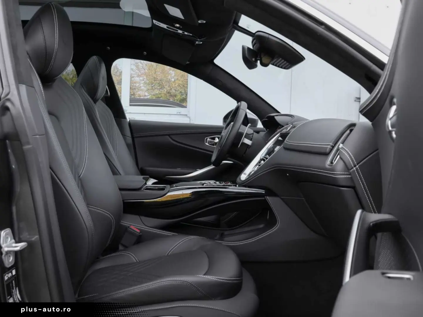 ASTON MARTIN DBX 550