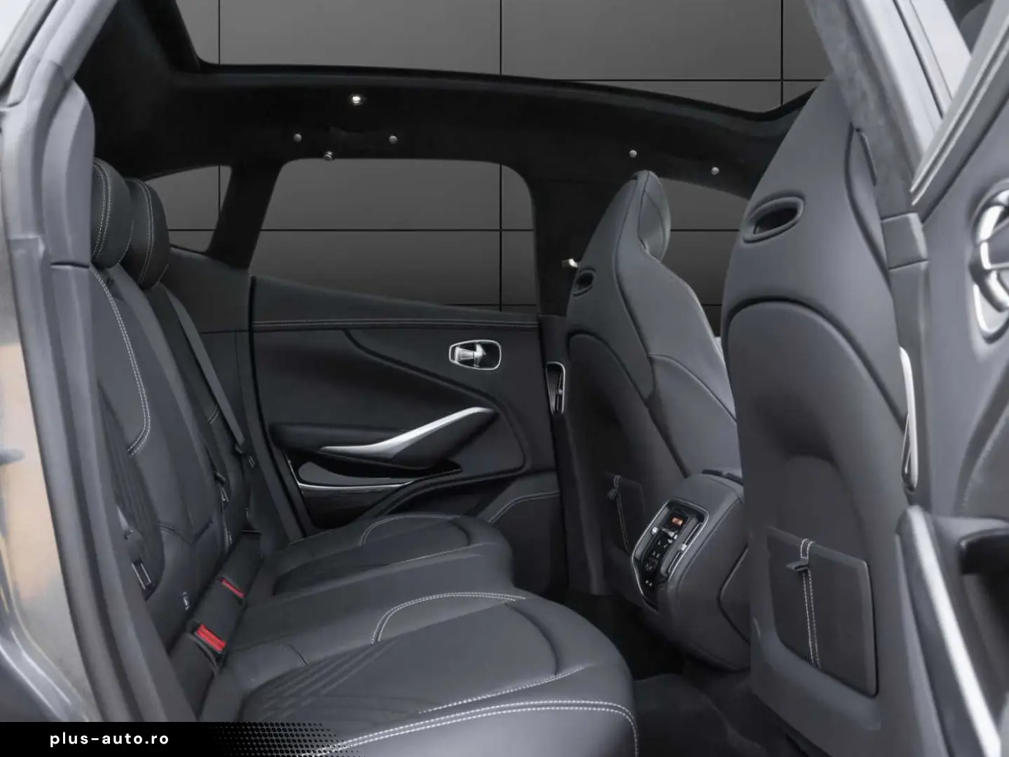 ASTON MARTIN DBX 550