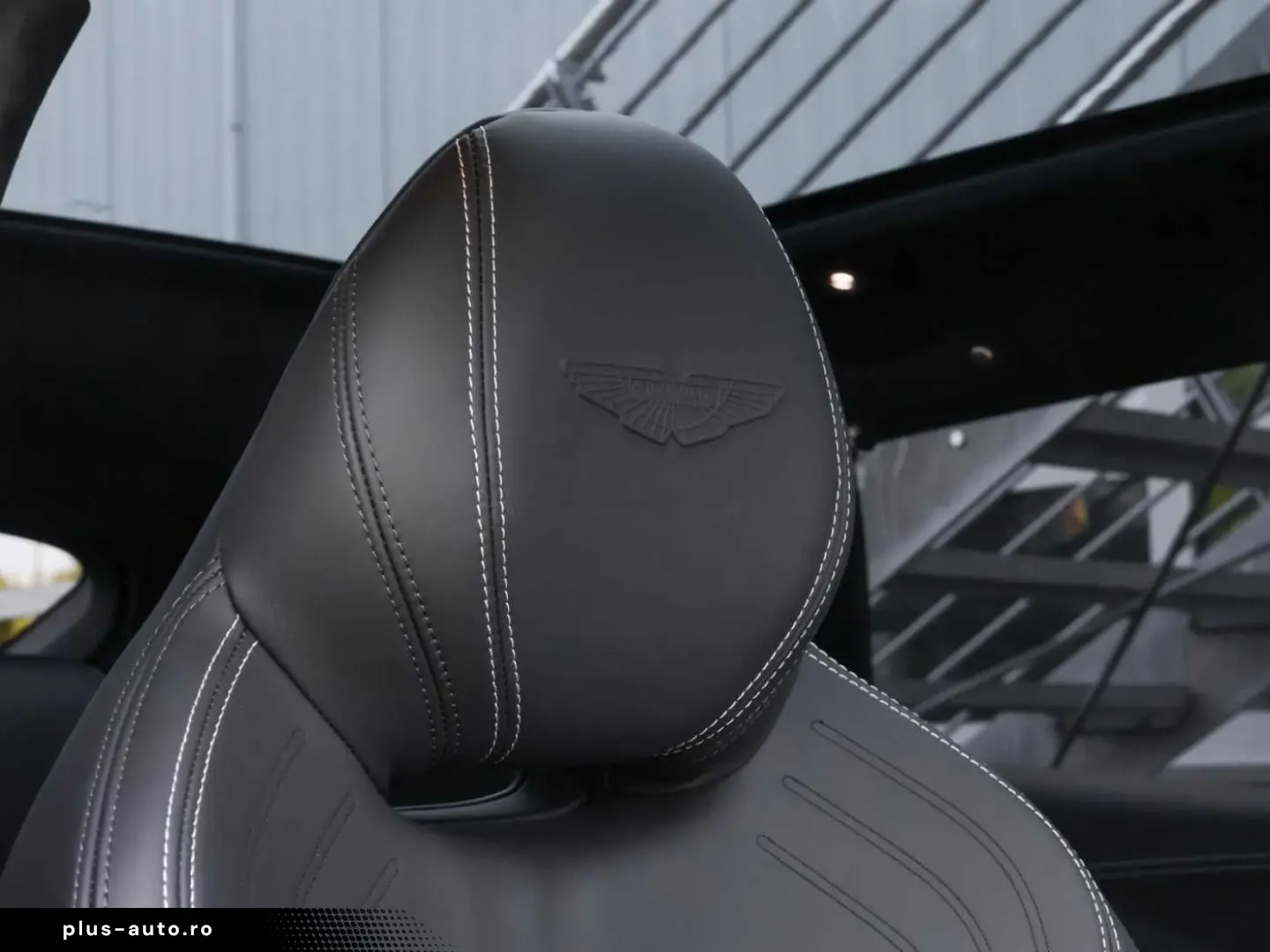 ASTON MARTIN DBX 550
