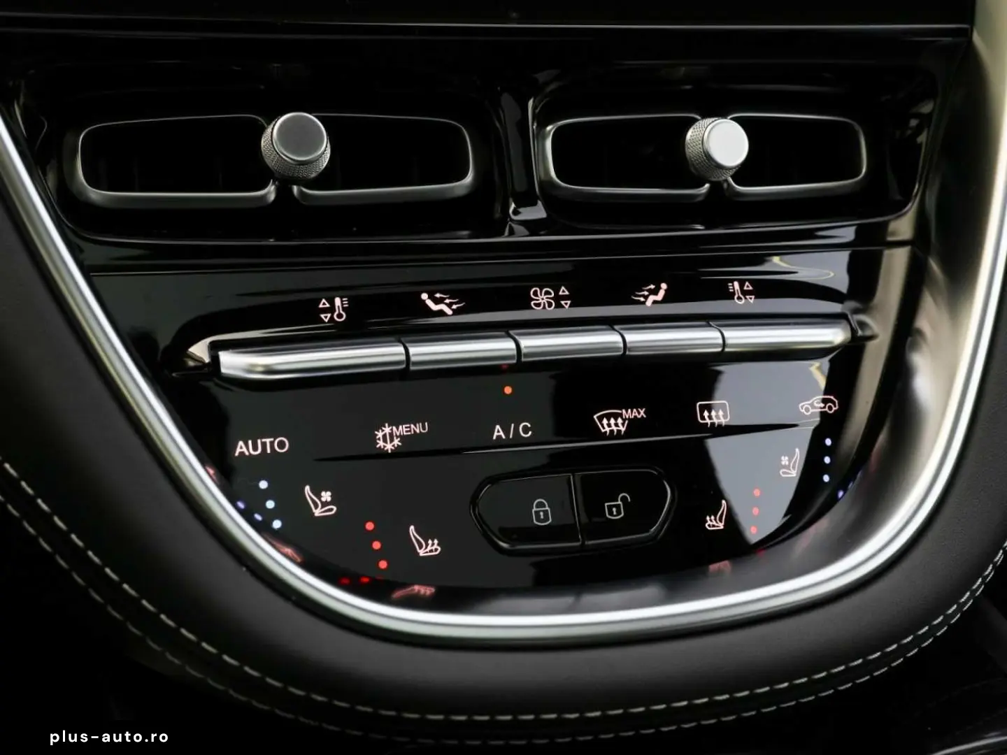 ASTON MARTIN DBX 550