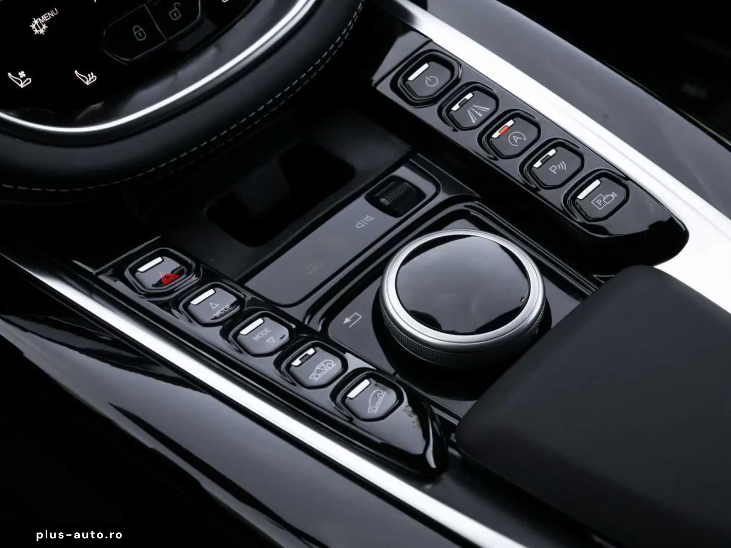 ASTON MARTIN DBX 550