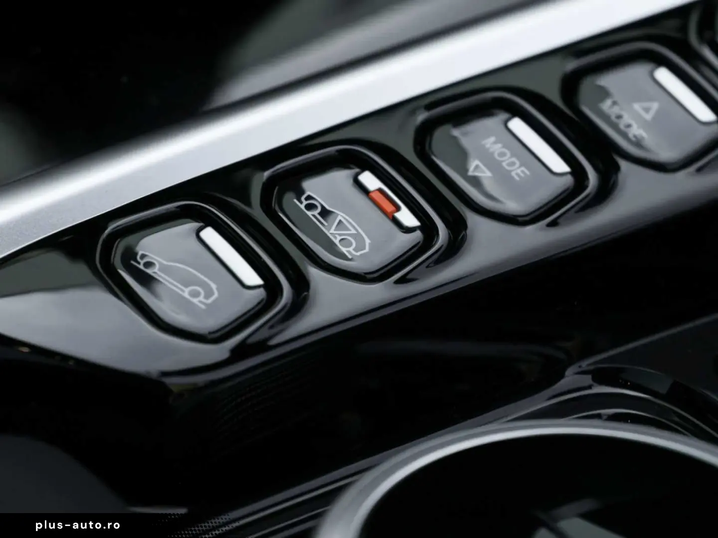 ASTON MARTIN DBX 550