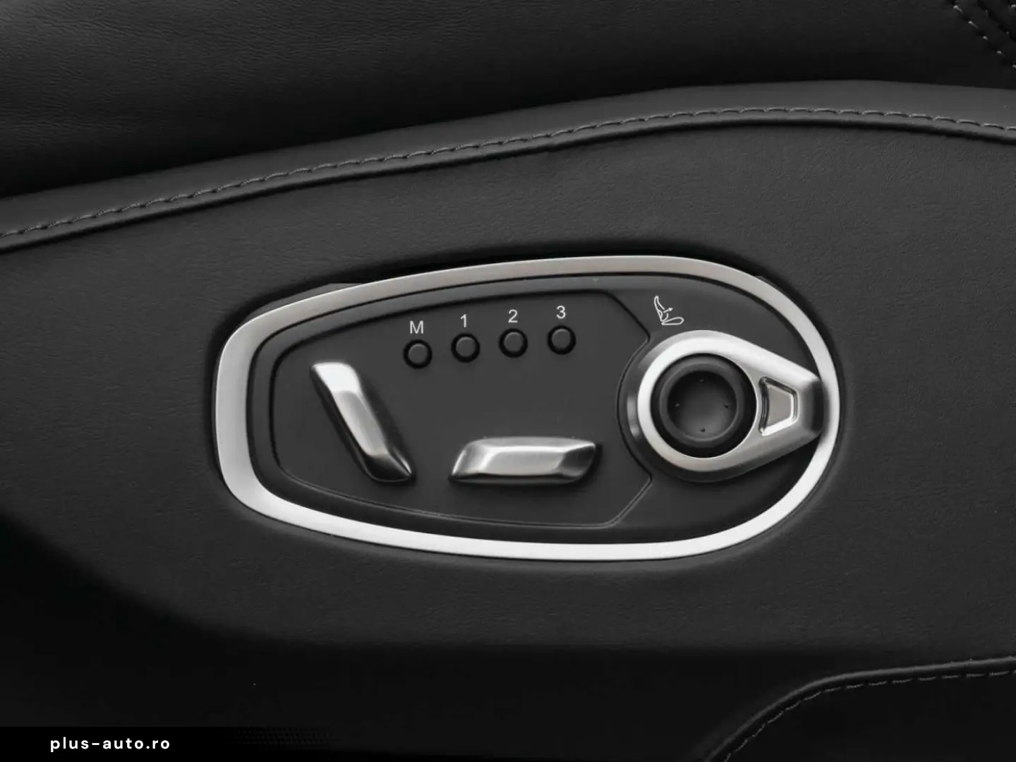 ASTON MARTIN DBX 550