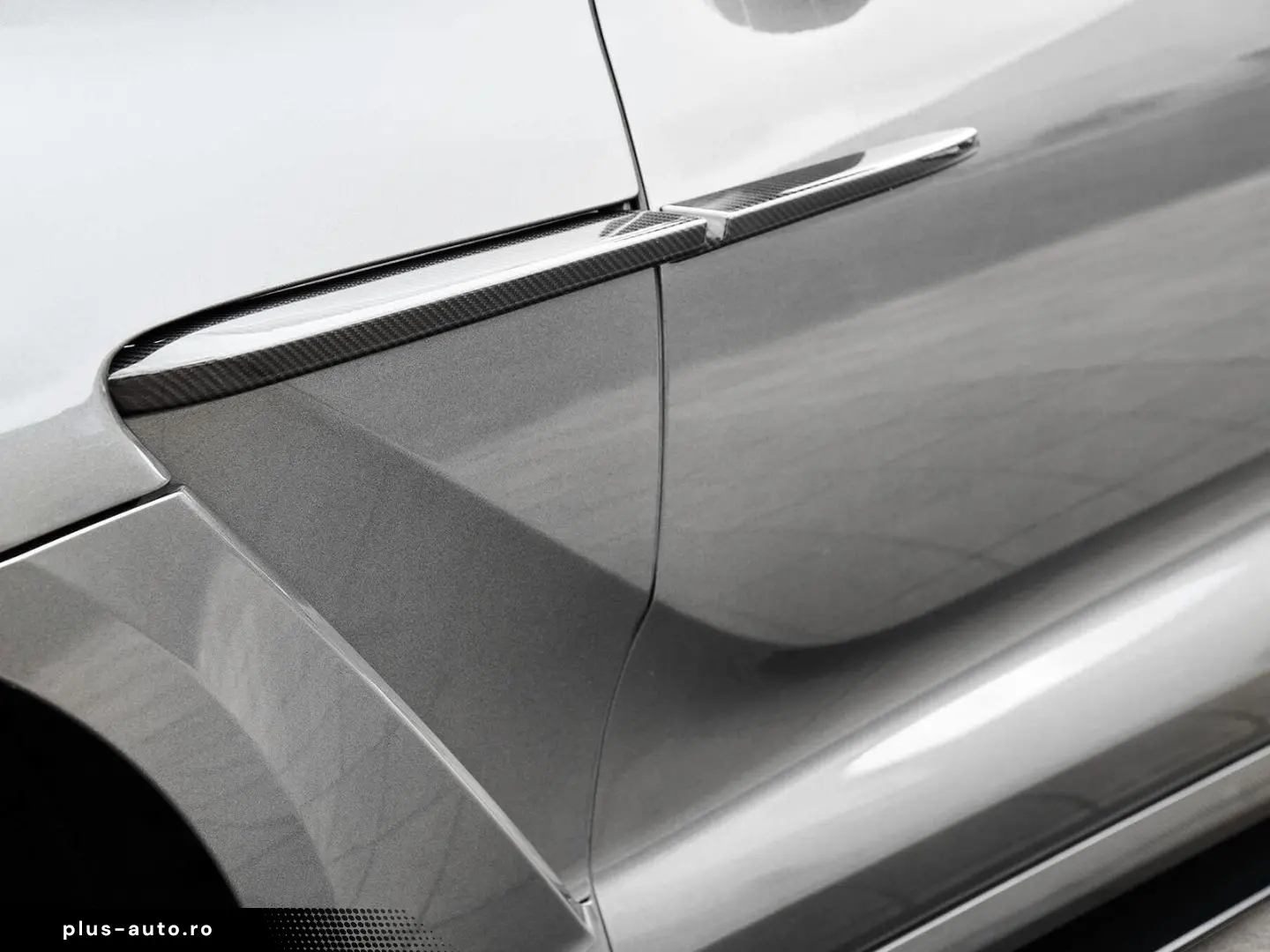 ASTON MARTIN DBX 707 Magneti Silver   Phantom Grey C&hellip;