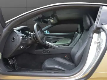 ASTON MARTIN DB12 Coupe