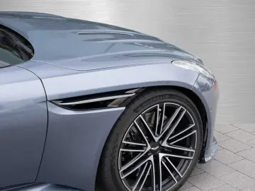 ASTON MARTIN DB12 V8 Coupe