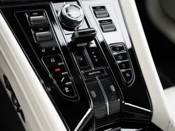 ASTON MARTIN DB12 V8 Coupe