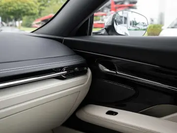 ASTON MARTIN DB12 V8 Coupe