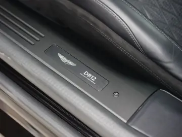 ASTON MARTIN DB12 4.0 V8   360 camera - Scheckheft