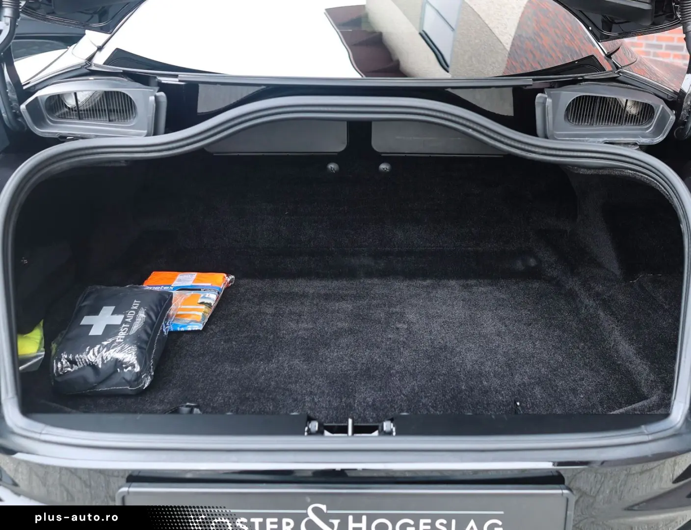 ASTON MARTIN DB12 4.0 V8   360 camera - Scheckheft
