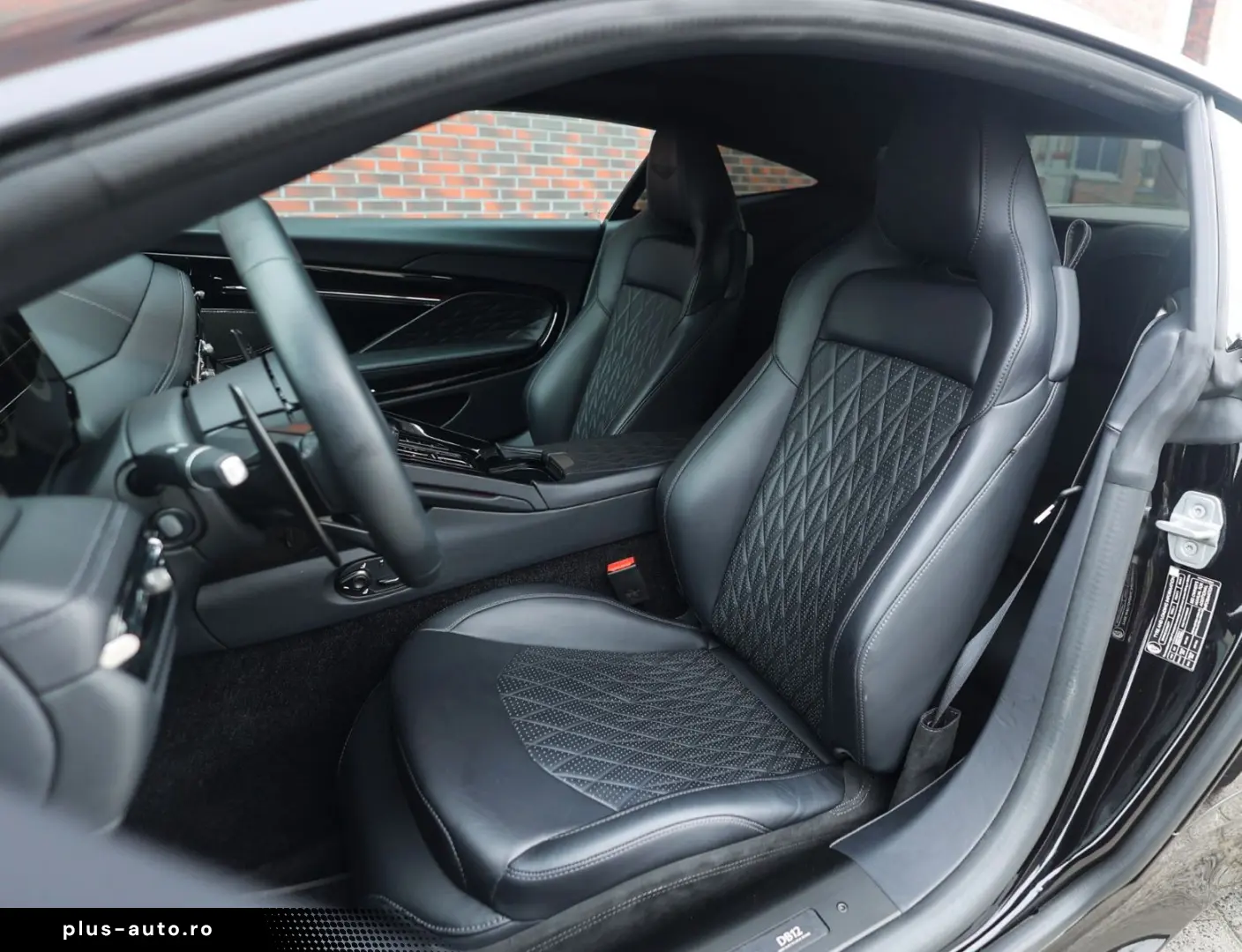 ASTON MARTIN DB12 4.0 V8   360 camera - Scheckheft