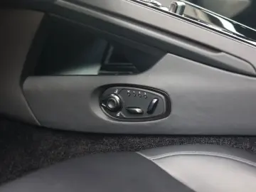 ASTON MARTIN DB12 4.0 V8   360 camera - Scheckheft