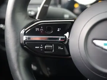 ASTON MARTIN DB12 4.0 V8   360 camera - Scheckheft