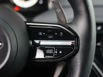 ASTON MARTIN DB12 4.0 V8   360 camera - Scheckheft