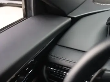 ASTON MARTIN DB12 4.0 V8   360 camera - Scheckheft
