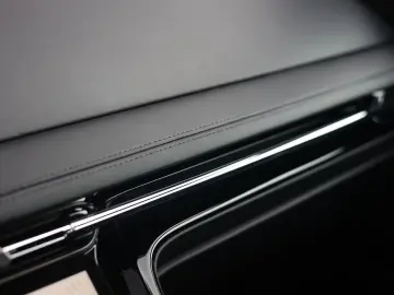 ASTON MARTIN DB12 4.0 V8   360 camera - Scheckheft