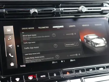 ASTON MARTIN DB12 4.0 V8   360 camera - Scheckheft