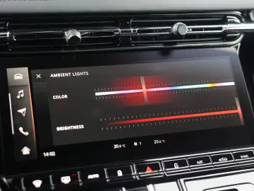 ASTON MARTIN DB12 4.0 V8   360 camera - Scheckheft