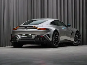 ASTON MARTIN w. Full Carbon Pack and B&W Audio