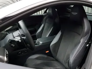 ASTON MARTIN w. Full Carbon Pack and B&W Audio