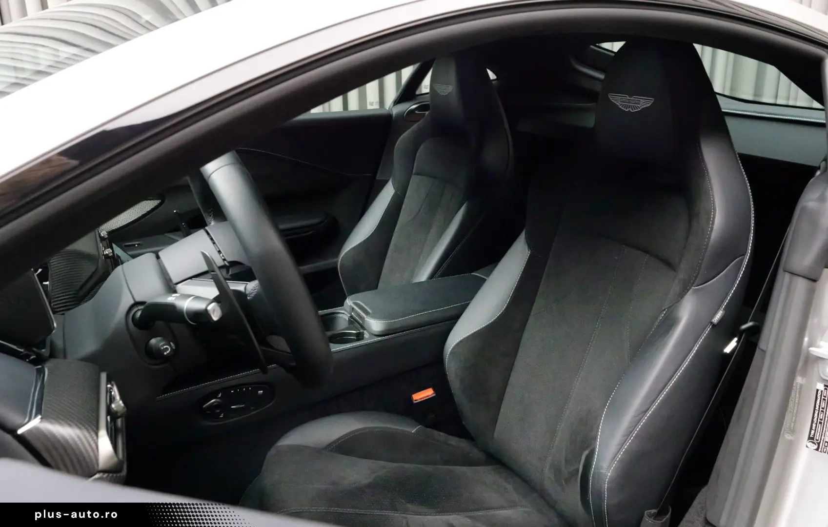 ASTON MARTIN w. Full Carbon Pack and B&W Audio