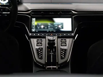 ASTON MARTIN w. Full Carbon Pack and B&W Audio
