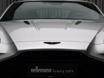 ASTON MARTIN w. Full Carbon Pack and B&W Audio
