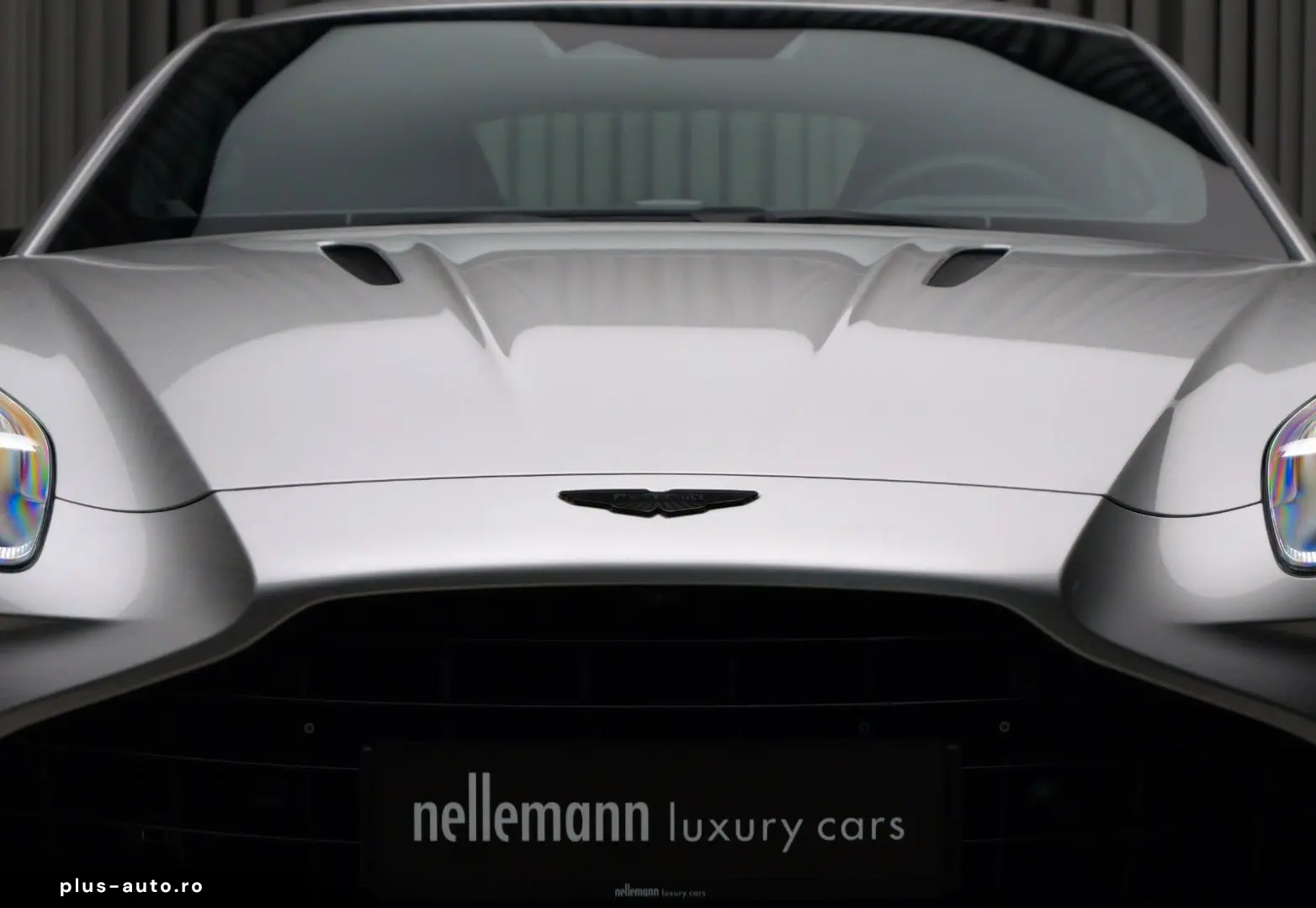 ASTON MARTIN w. Full Carbon Pack and B&W Audio