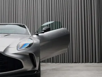 ASTON MARTIN w. Full Carbon Pack and B&W Audio