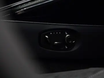 ASTON MARTIN w. Full Carbon Pack and B&W Audio