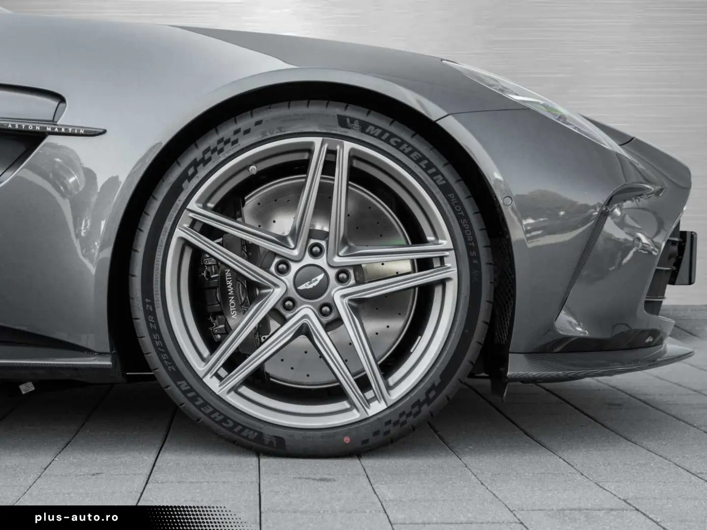 ASTON MARTIN V8 Vantage