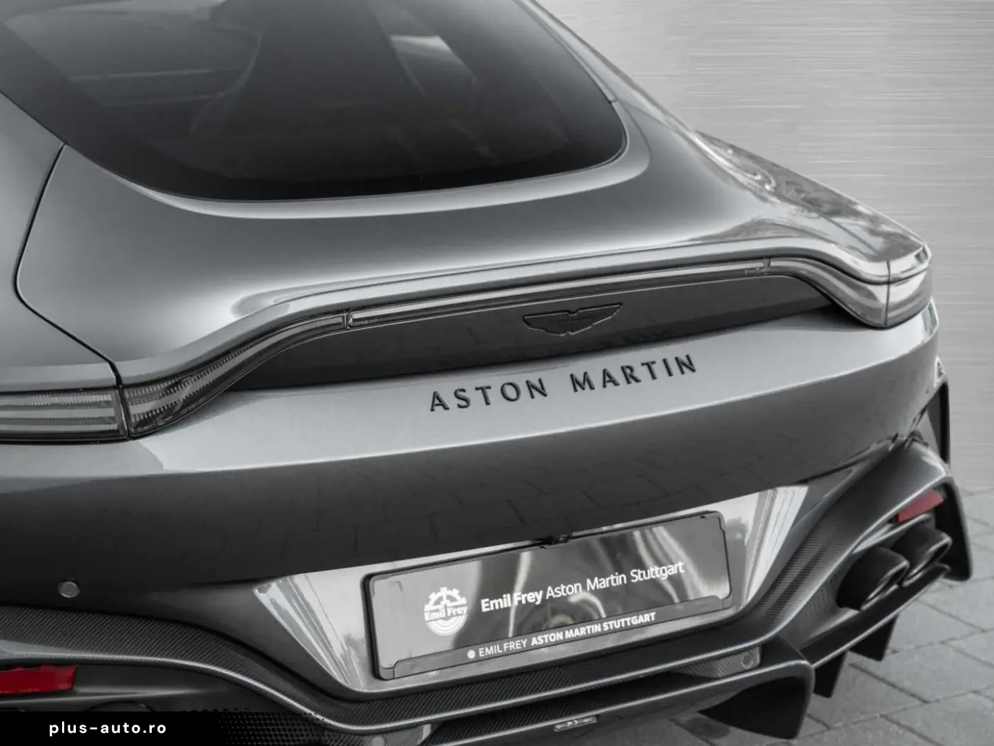 ASTON MARTIN V8 Vantage